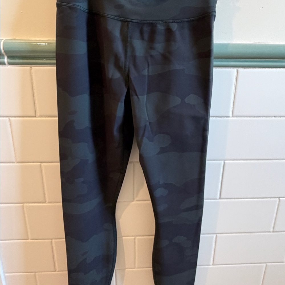 ALO Yoga Black Camo Leggings